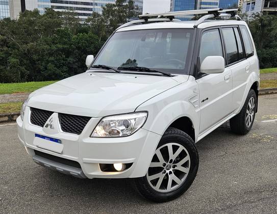 MITSUBISHI PAJERO TR4 2.0 4X4 16V 140CV FLEX 4P AUTOMÁTICO MITSUBISHI PAJERO TR4 2.0 4X4 16V 140CV FLEX 4P AUTOMÁTICO
